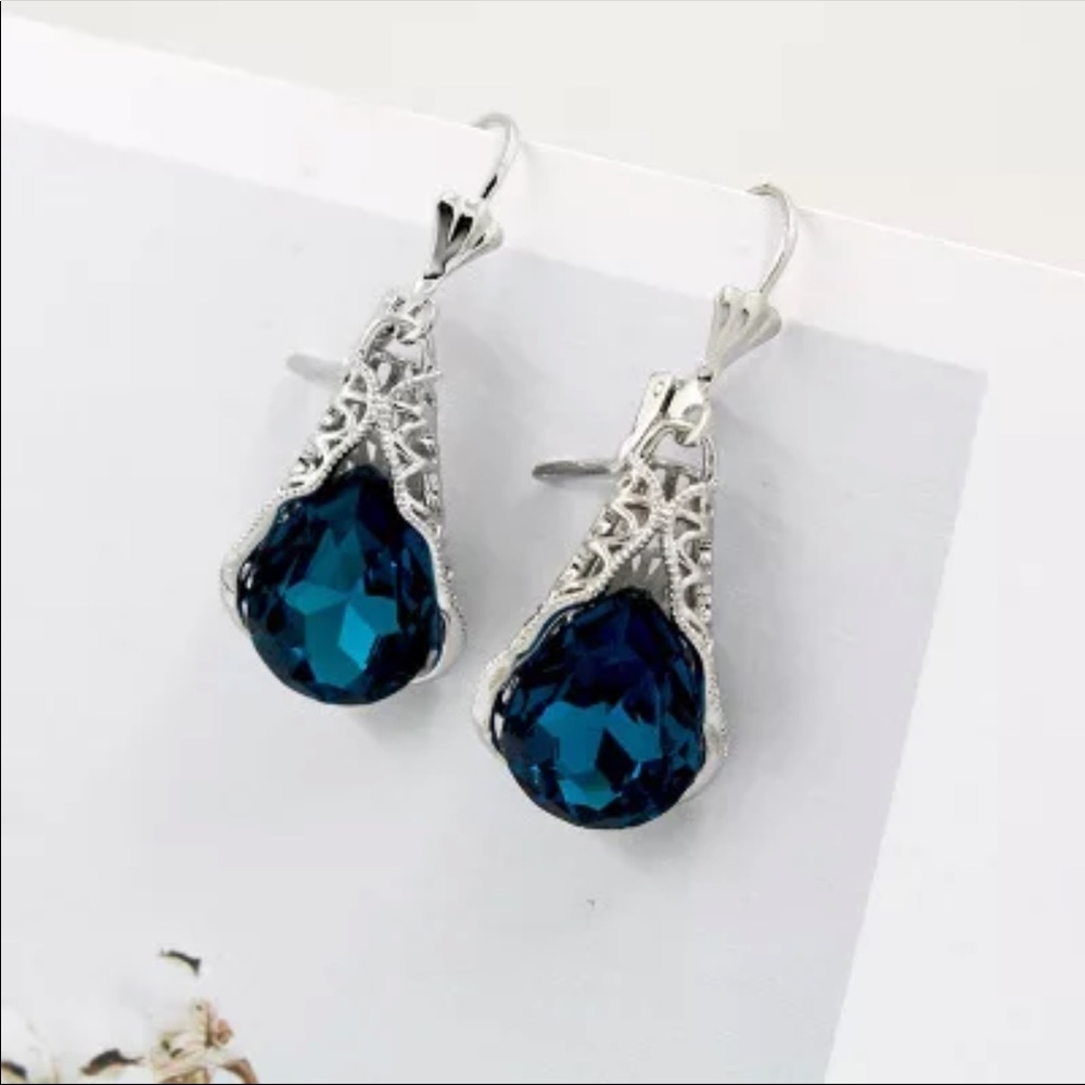 *NEW*Drop Water Blue Crystal Stud Earrings - Picture 2 of 3